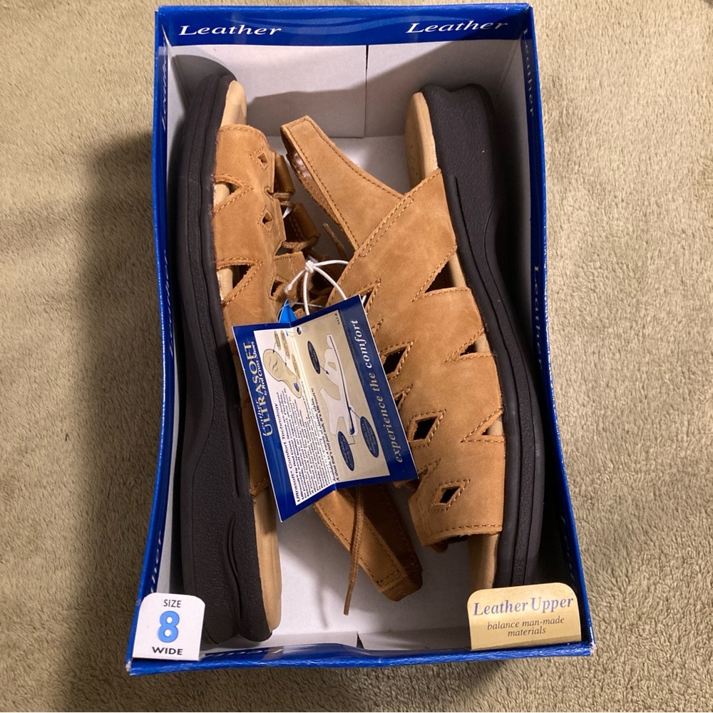NIB Vintage Ultrasoft by Red Cross Leather Sandals Size 8W - Picture 2 of 12